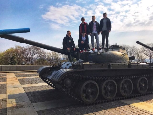 Вітання воїнам, які оберігають кордони України, від майбутніх захисників